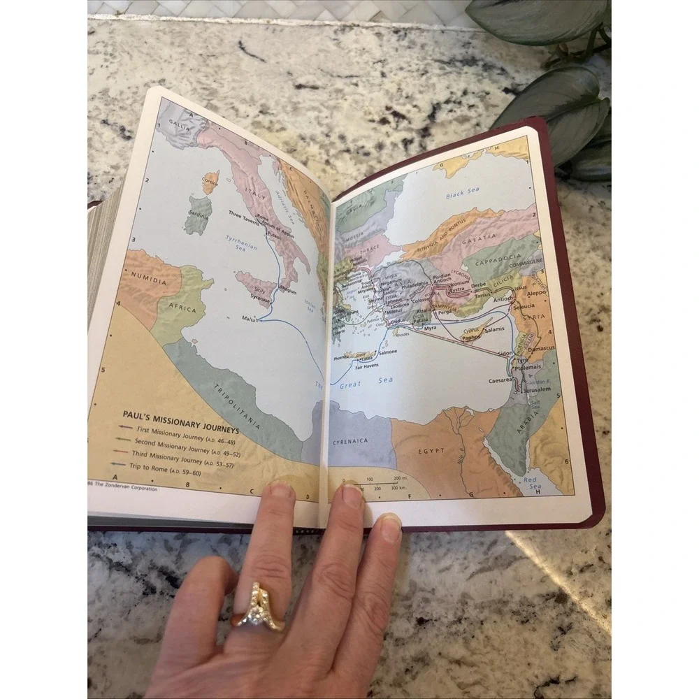 Zondervan Red Holy Bible With Helps‎ New International Version ZonderKidz